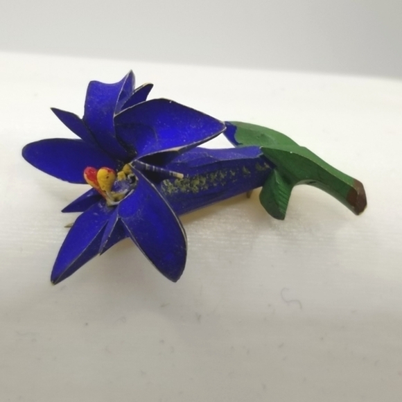 Gentian Violet Lily Mid Century Brooch Pin 30s Painted C Hook Closure Blue Vtg - Picture 6 of 12